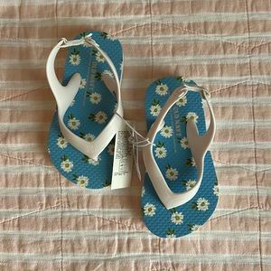 OLD NAVY FLOWER FLIP FLOPS